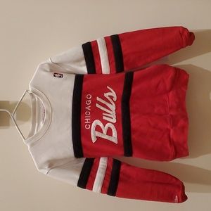 Classic Bulls crew neck with pockets size small